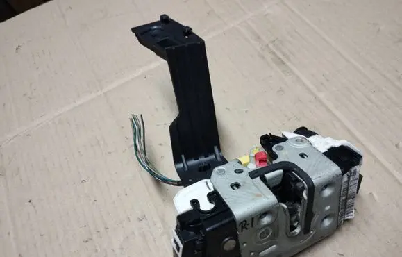 Dodge Caliber Front door lock 04589096AF
