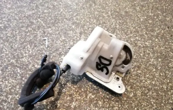 Mazda 5 Sliding door lock 