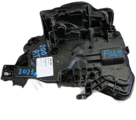 Volkswagen Polo VI Front door lock