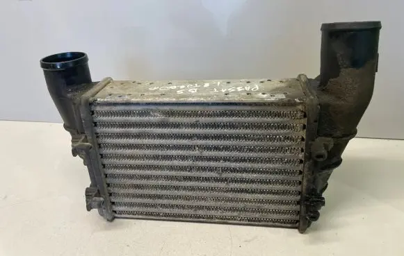 Volkswagen PASSAT B5 Intercooler radiator 058145805B
