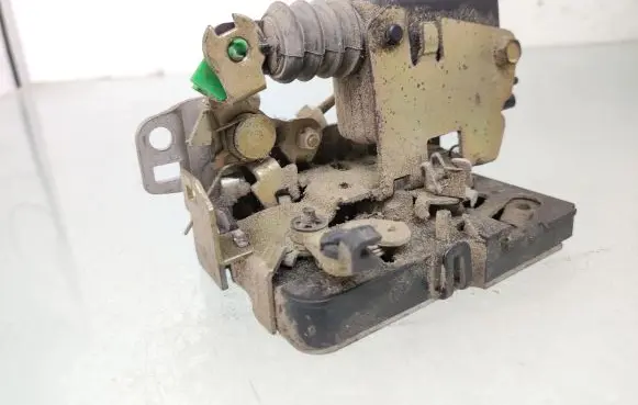 Iveco Daily 3rd gen Front door lock