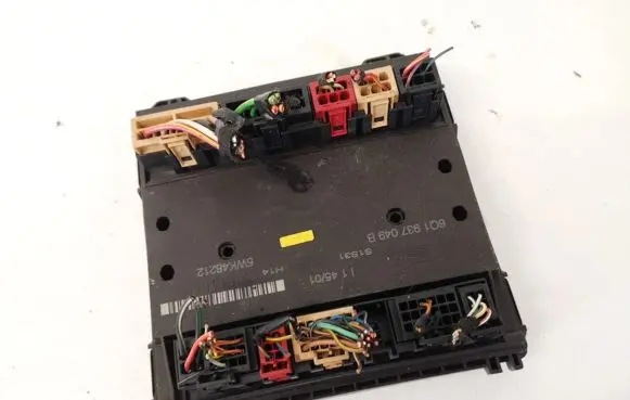 Volkswagen Polo III 6N 6N2 6NF Comfort/convenience module 6q1937049b