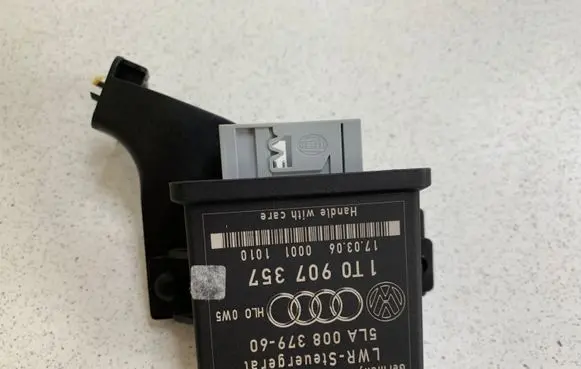 Volkswagen Touran I Light module LCM 1T0907357 5LA00837960 1T1971856AE