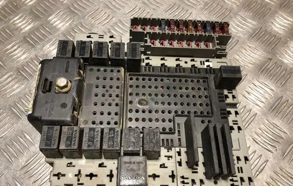 Volvo S80 Fuse box set 8645410 00W412