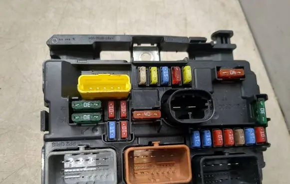 Citroen C3 Fuse module 9664997780