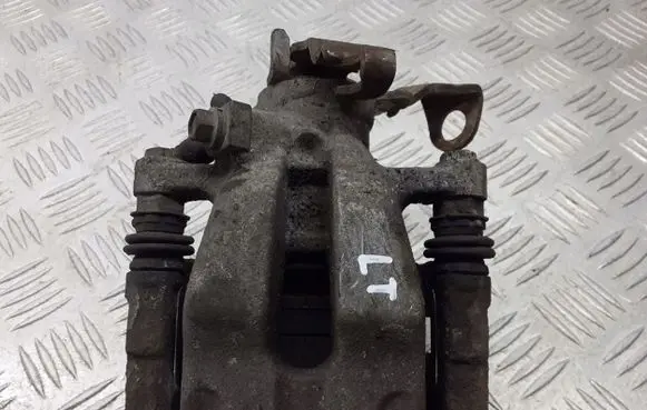 Opel Zafira A Rear brake caliper