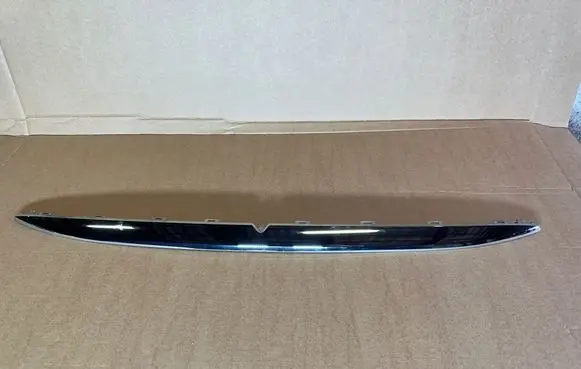 Suzuki Swift III Front grill 71744-79S0