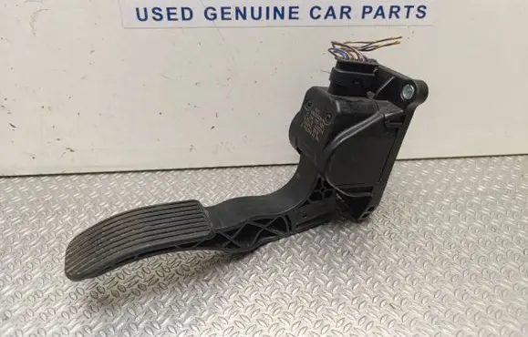 Mercedes-Benz Vito Viano W639 Accelerator throttle pedal A9063000304 0280755025