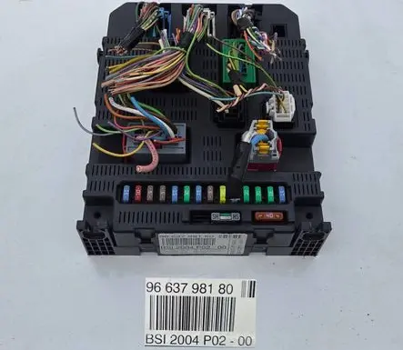 Peugeot 308 Fuse module 9663798180 BSI2004P0200