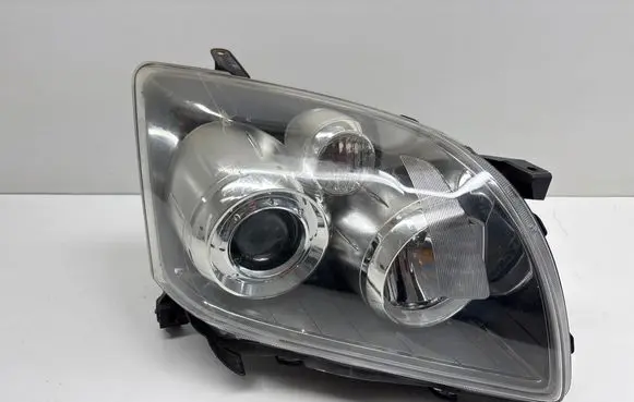 Toyota Avensis T250 Headlight/headlamp 8596724011