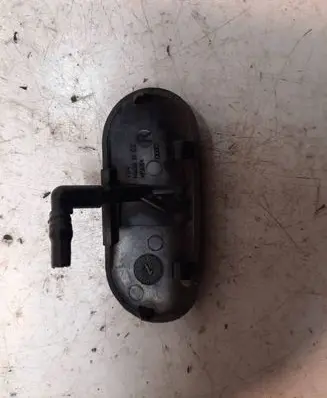 Windshield washer spray nozzle