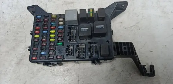 Ford Mondeo Mk III Fuse module 4S7T14A073AA