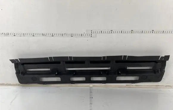 Volkswagen Touareg III Intercooler air channel guide 760121763c