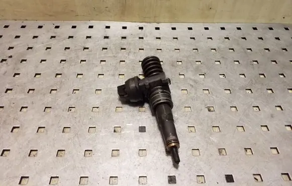 Skoda Fabia Mk2 (5J) Fuel injector 038130073BN 0414720313