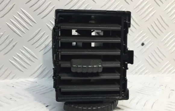 Nissan X-Trail T30 Dashboard side air vent grill/cover trim
