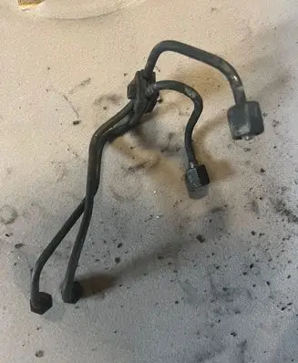 Toyota Avensis T220 Fuel injector supply line/pipe 