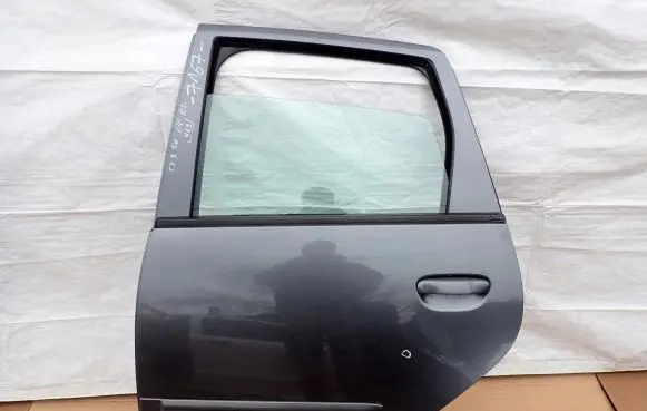 Mitsubishi Colt Front door