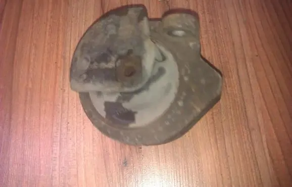 Nissan Sunny Engine mount bracket