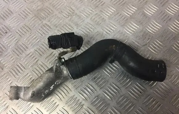 Toyota Avensis T220 Engine coolant pipe/hose