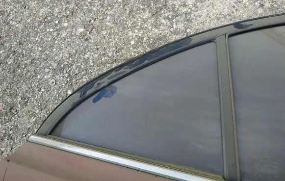 Toyota Avensis T250 Rear vent window glass 