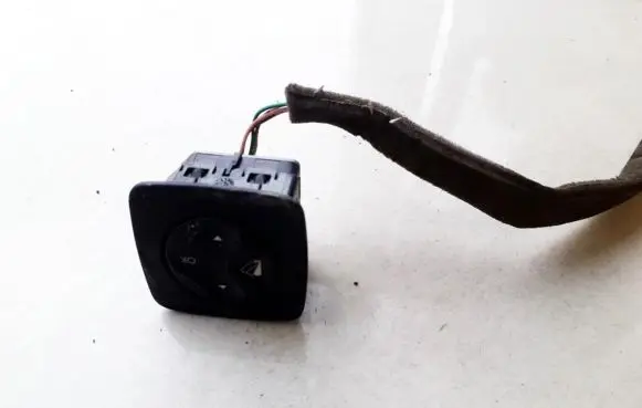 Renault Scenic III - Grand scenic III Wing mirror switch 283950001R