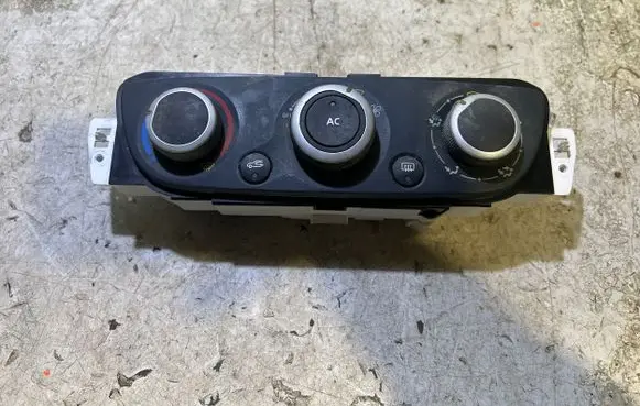 Renault Megane III Climate control unit T1001786G 09100521