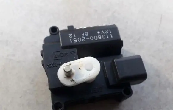 Toyota Corolla Verso AR10 Air flap motor/actuator 1138002051 113800-2051