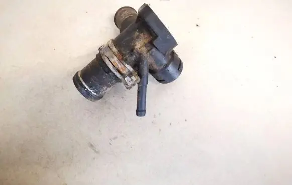 Audi A3 S3 8P Engine coolant pipe/hose 068121131