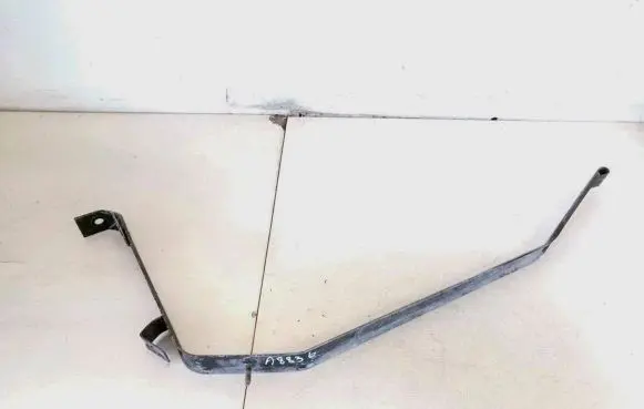 Fuel tank mounting bracket