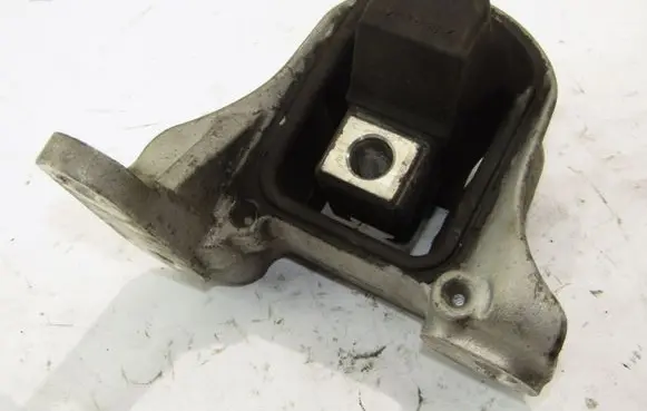 Honda CR-V Engine mount bracket 50SWY