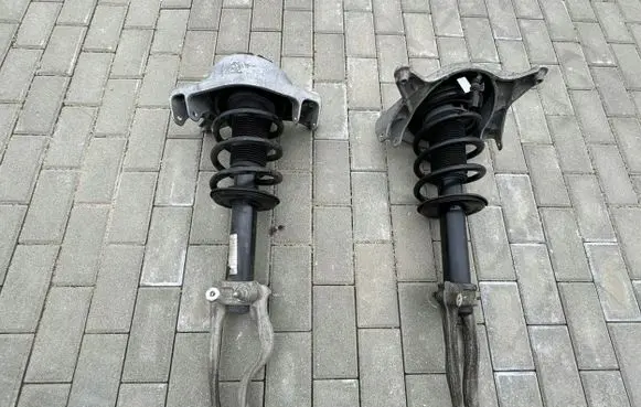 Porsche Macan (95B) Front shock absorber with coil spring 95B413031R