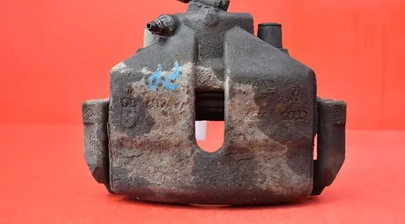 Volkswagen Touran I Front brake caliper