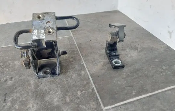 Rear door hinge set