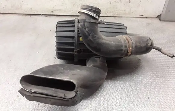 Iveco Daily 35.8 - 9 Air filter box 504154699