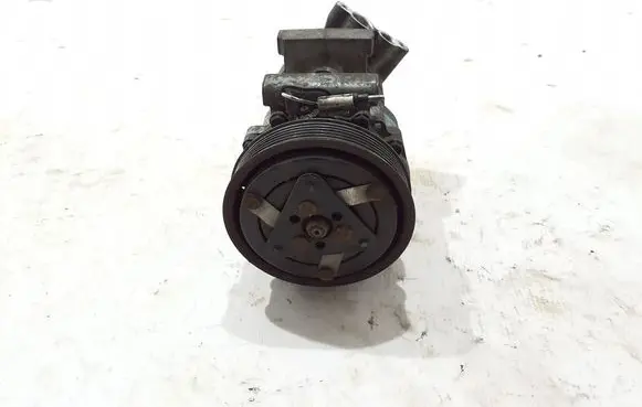 Renault Kangoo I Air conditioning (A/C) compressor (pump) 7700111235