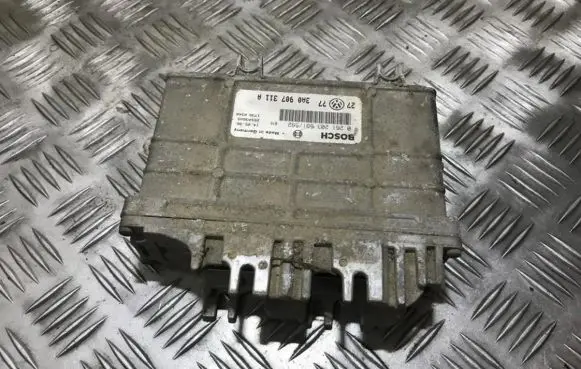 Volkswagen Golf III Engine control unit/module 0261203591 3a0907311a