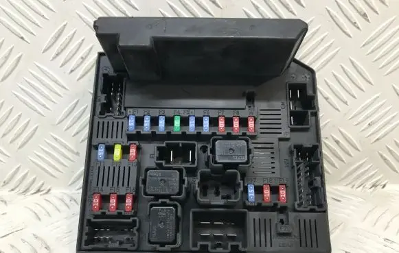 Nissan Qashqai Fuse module 284B7JD000
