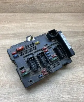 Peugeot 307 Fuse module 9646405280