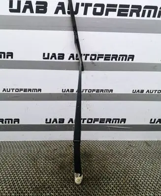 Nissan Qashqai Front wiper blade arm B8530