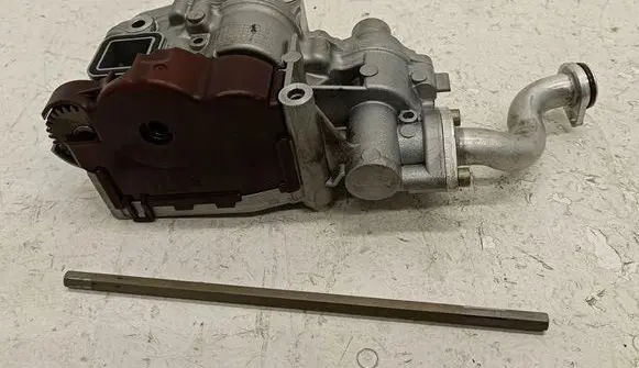 Audi A6 S6 C6 4F Oil pump 