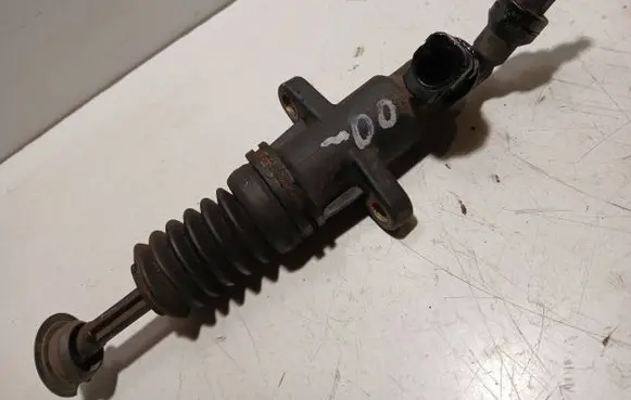 Peugeot 208 I Clutch slave cylinder 