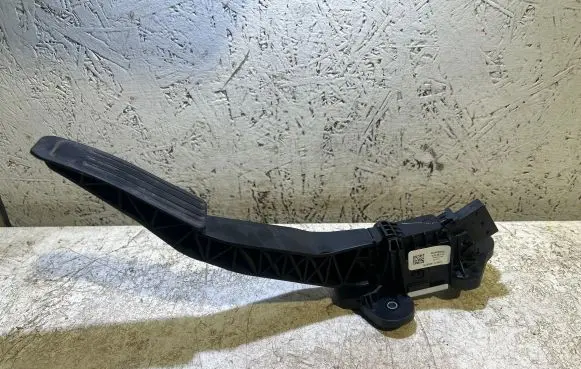 Jeep Grand Cherokee WL Accelerator throttle pedal 68360648AC 93446310 T0280081113423