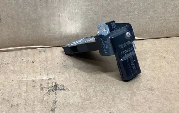 Toyota Prius (XW50) Mass air flow meter 2220475030
