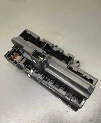 BMW 7 E65 E66 Fuse module 18560