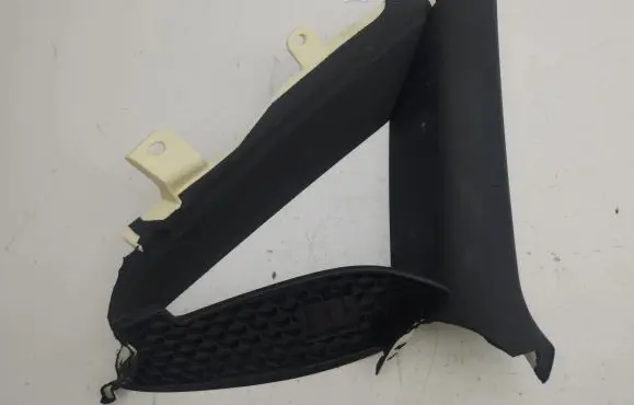 (D)pillar trim (top)