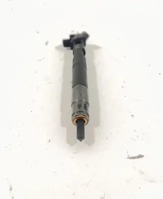 Mercedes-Benz C W205 Fuel injector a6510703287