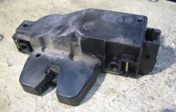 Peugeot 607 Tailgate/trunk/boot lock/catch/latch 9627816980 0850121