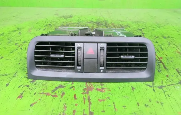 Skoda Fabia Mk2 (5J) Dashboard side air vent grill/cover trim 5J0820951