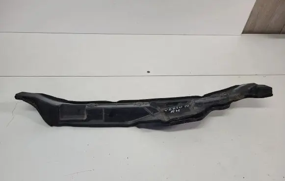 Toyota Verso Fender end trim 