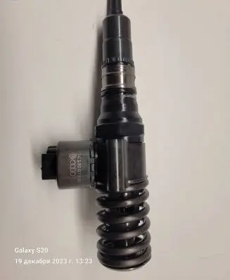 Audi A4 S4 B7 8E 8H Fuel injector 03G130073GX